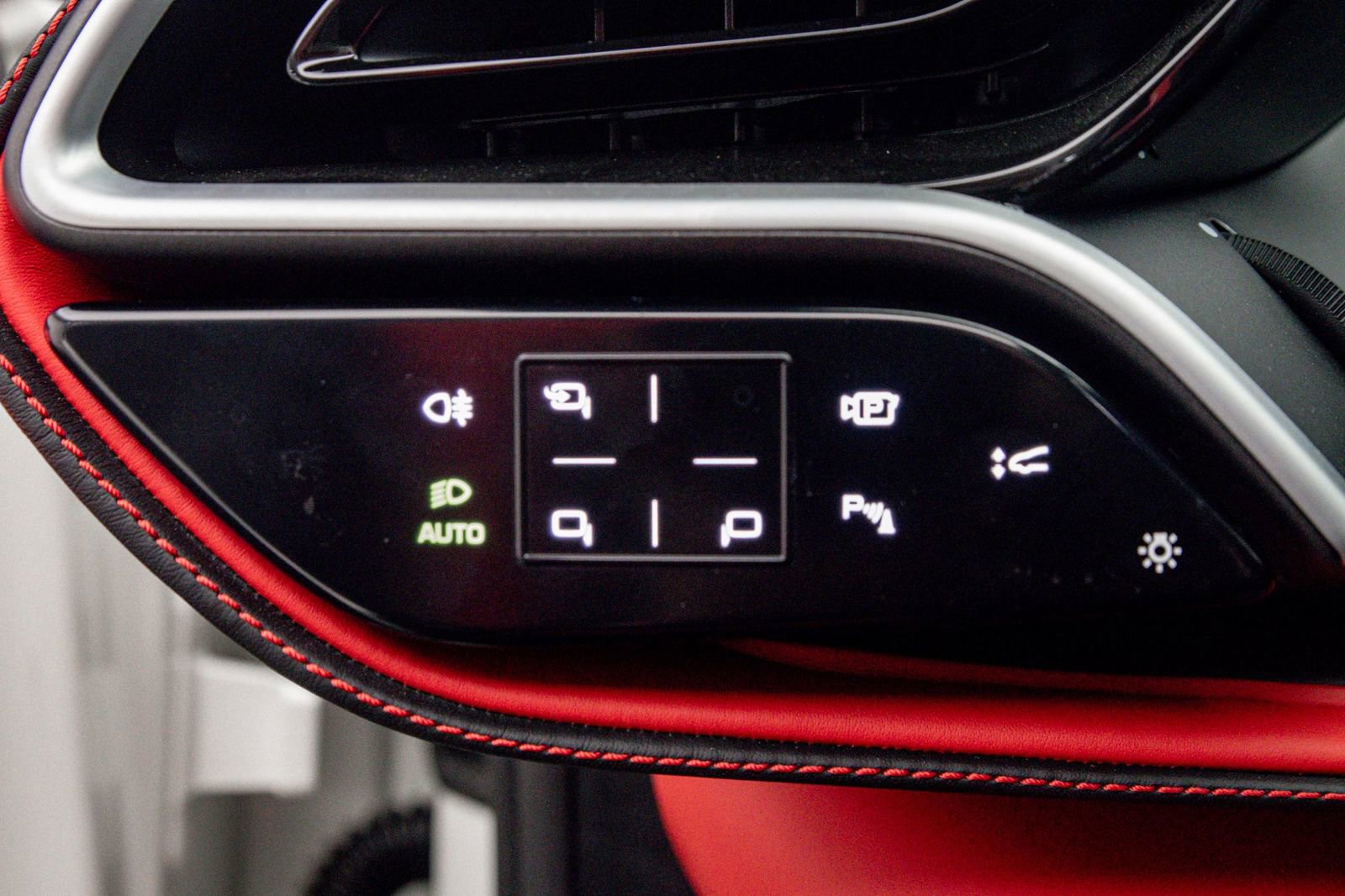 Used 2025 Ferrari 296 GTS RWD image 31
