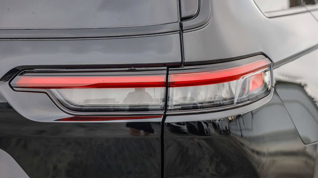 New 2025 Jeep Grand Cherokee L Altitude image 10