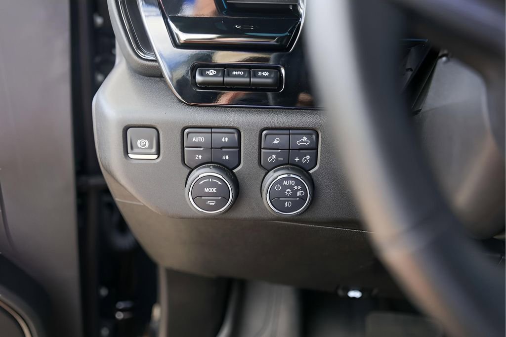 Certified 2025 Chevrolet Silverado 2500 ZR2 w/ Technology Package image 18