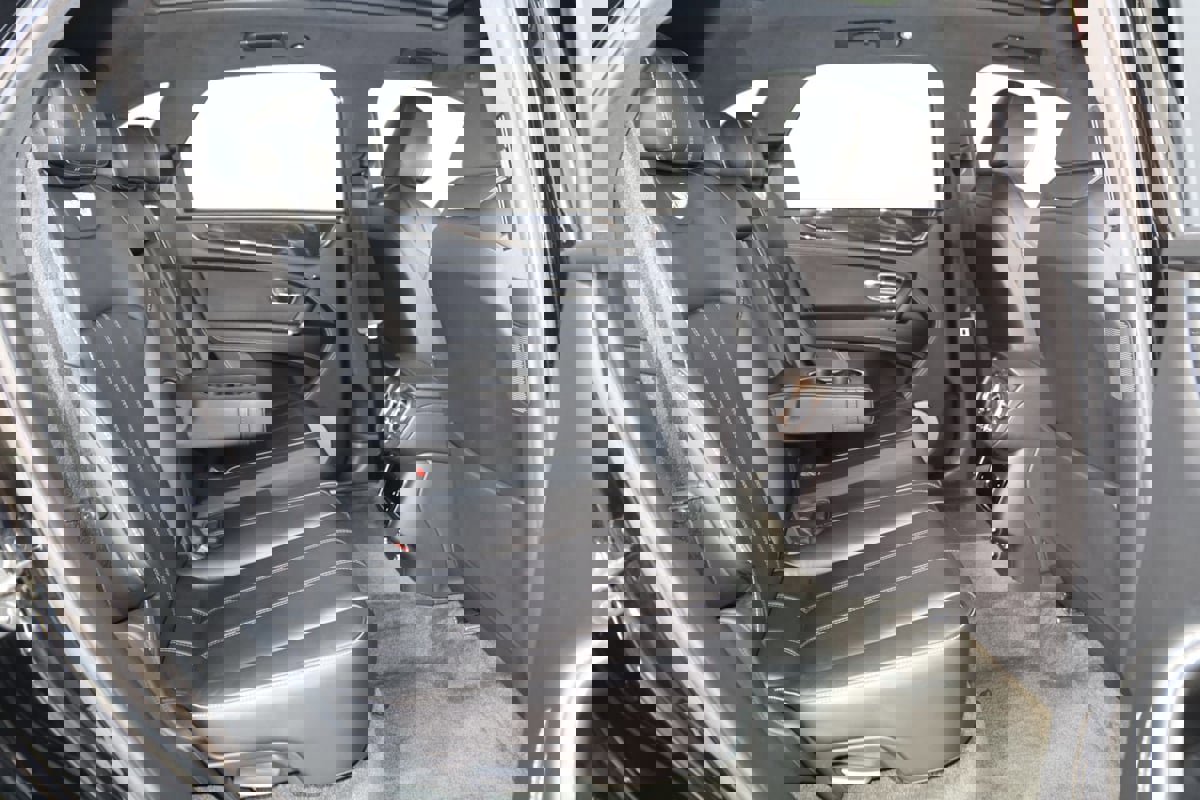 Used 2019 Bentley Bentayga image 16