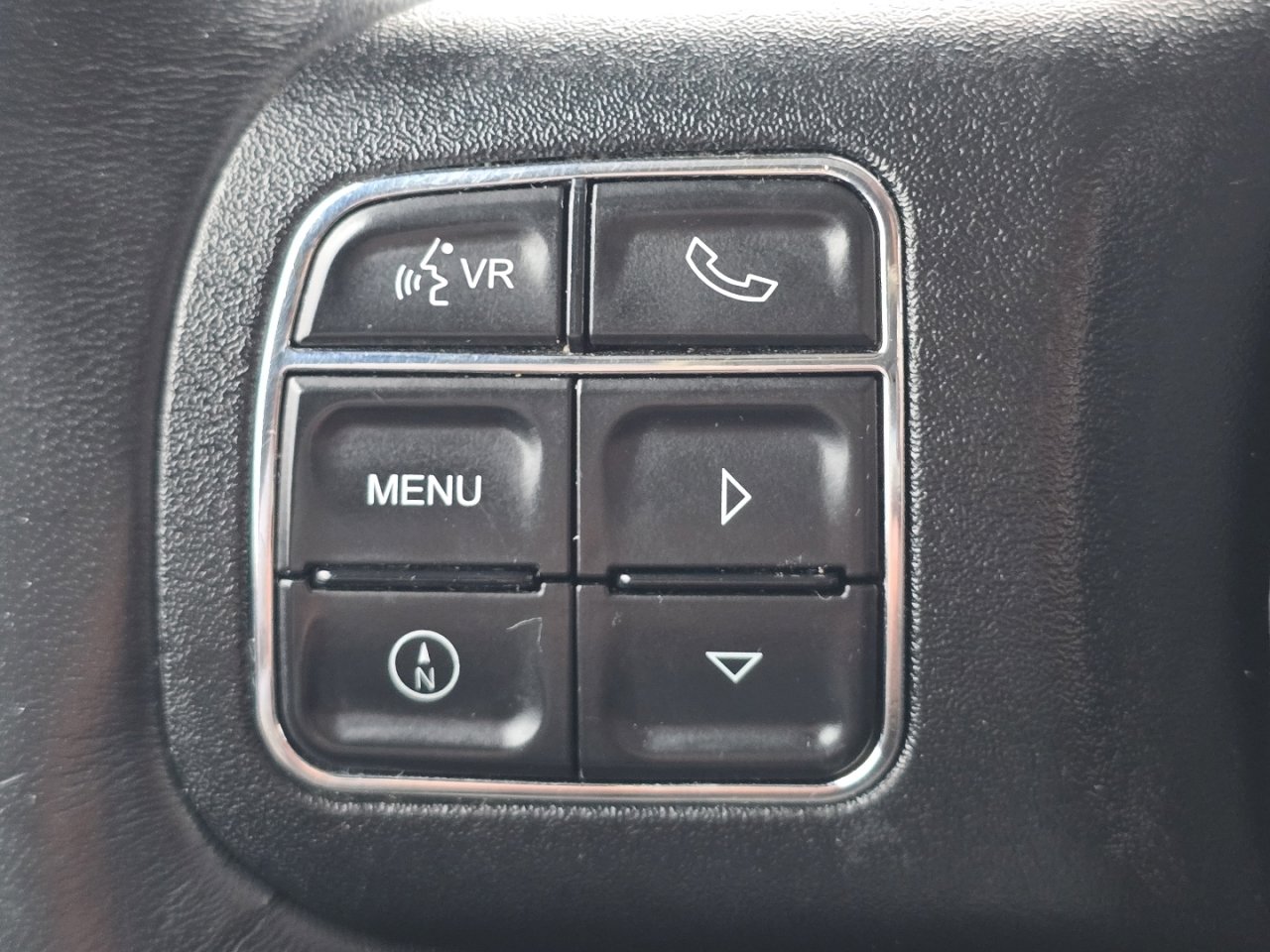 Used 2018 Jeep Wrangler Sahara w/ Connectivity Group image 32