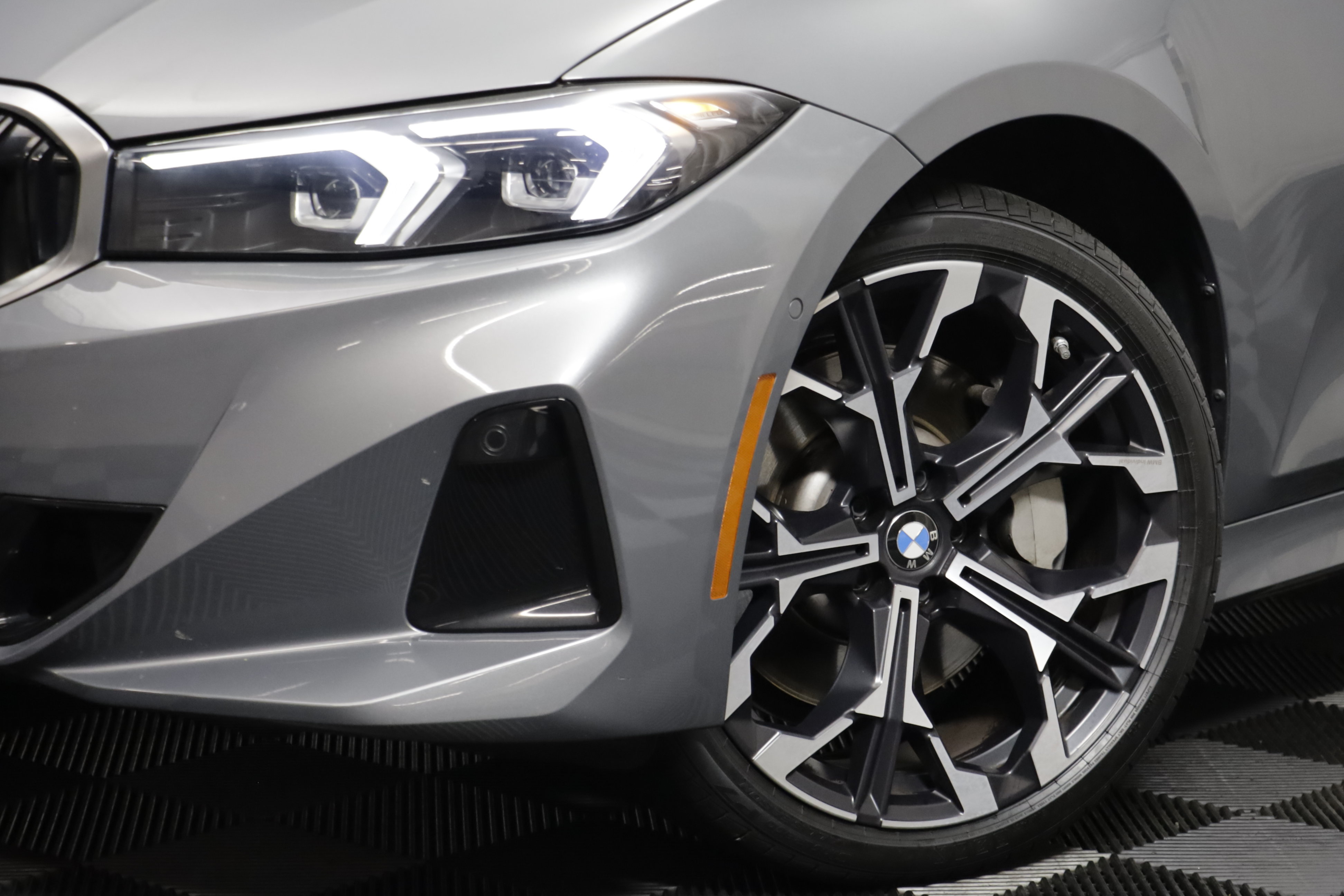 Used 2025 BMW 330i xDrive Sedan AWD/4WD image 3