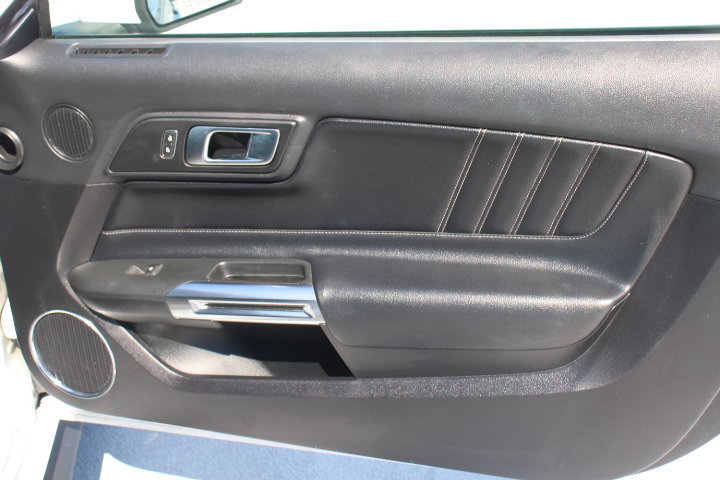 Used 2022 Ford Mustang Premium RWD image 18