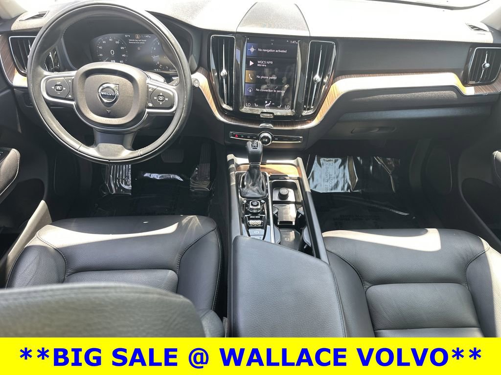 Used 2021 Volvo XC60 T5 Momentum w/ Climate Package AWD/4WD image 16