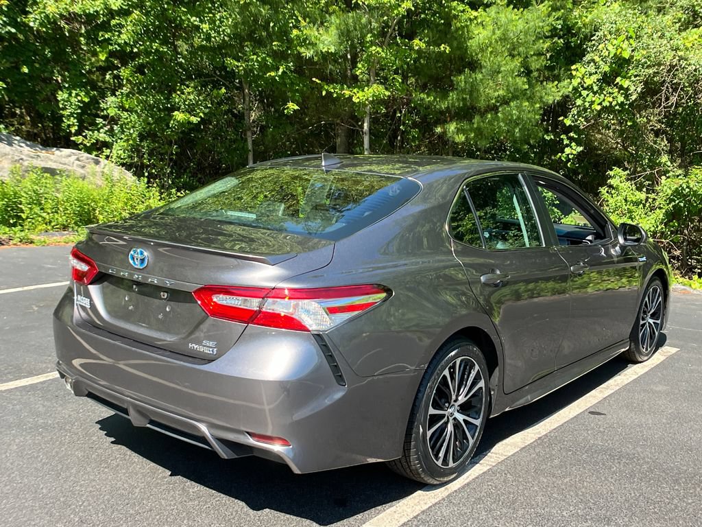 Used 2020 Toyota Camry SE w/ Sunroof Package FWD image 5
