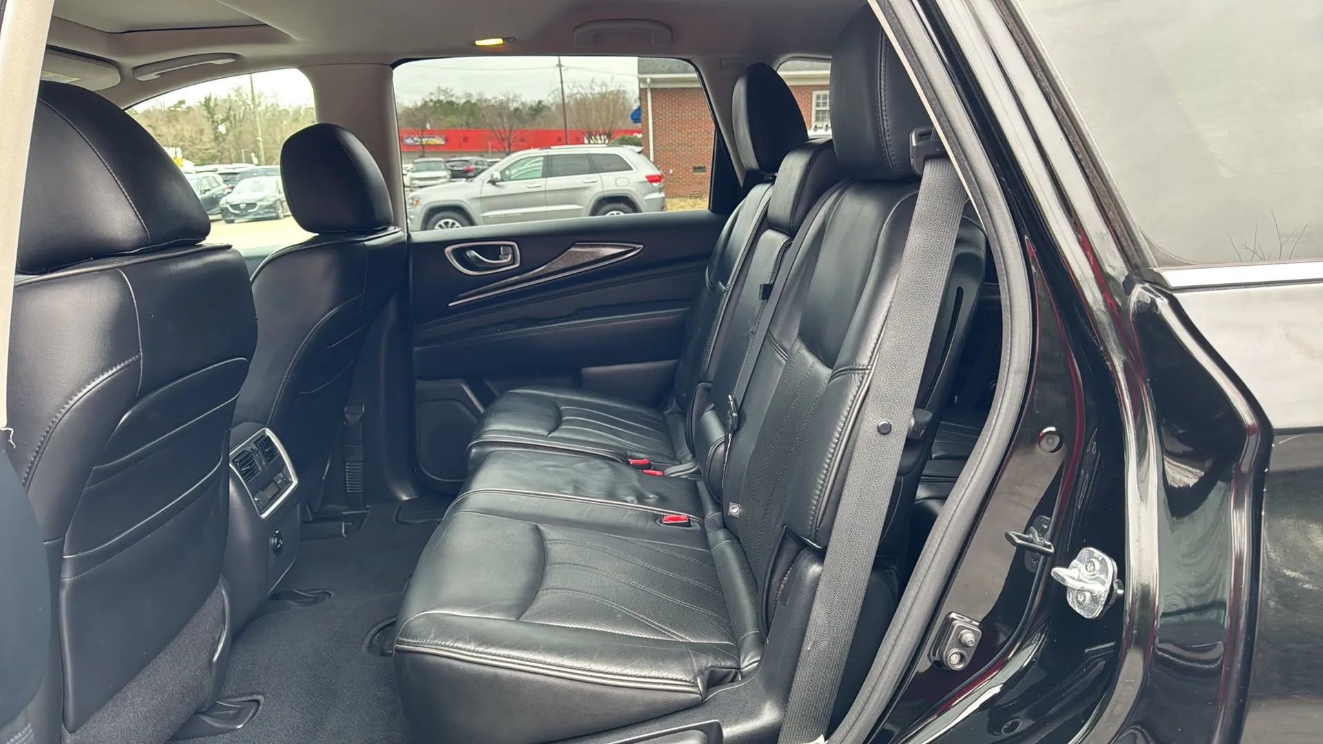 Used 2015 INFINITI QX60 AWD w/ Premium Plus Package image 11