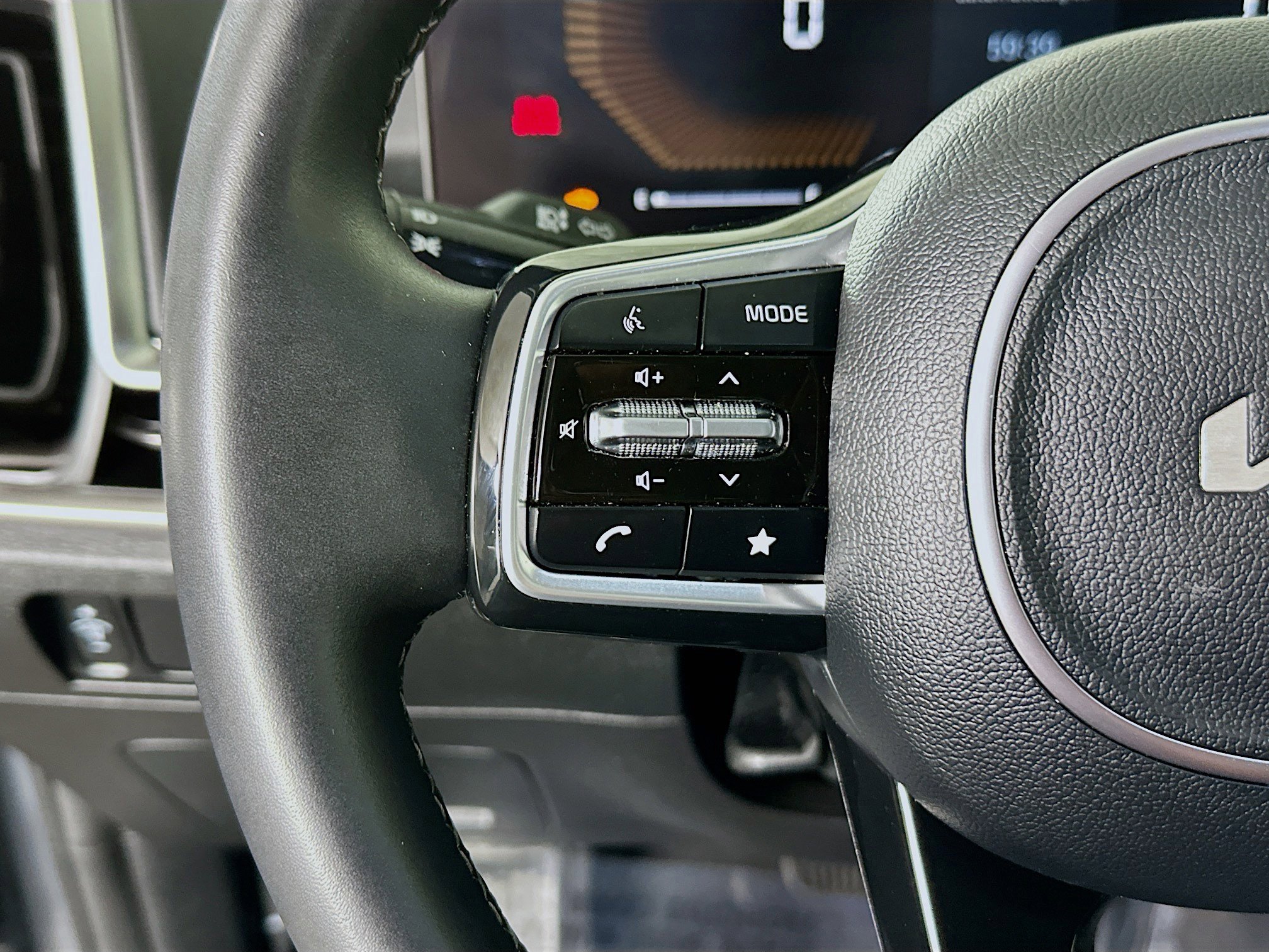 Used 2025 Kia Sorento S w/ Panoramic Sunroof Package image 16