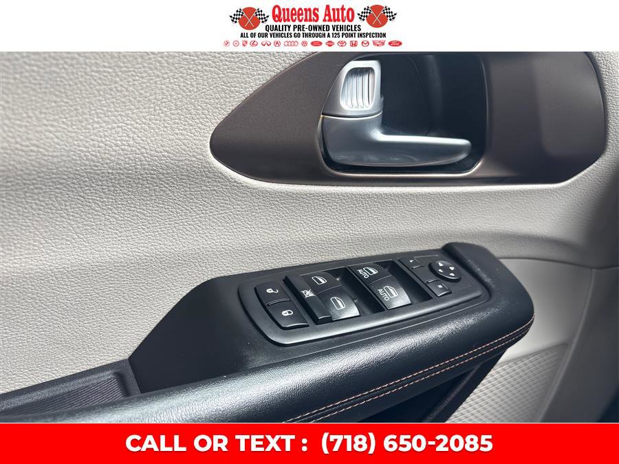 Used 2019 Chrysler Pacifica Touring-L image 42