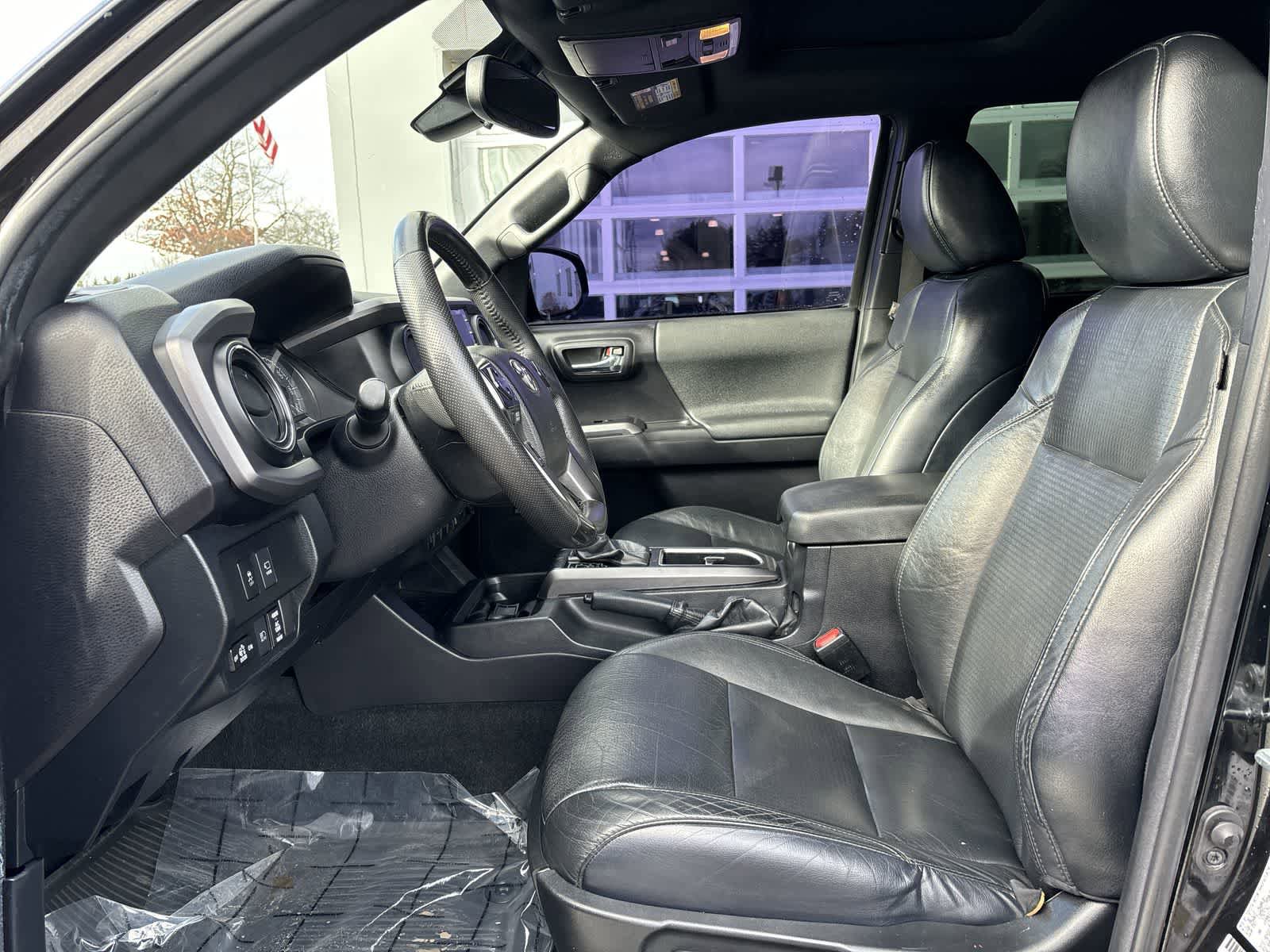 Used 2021 Toyota Tacoma TRD Sport w/ TRD Premium Sport Package image 6