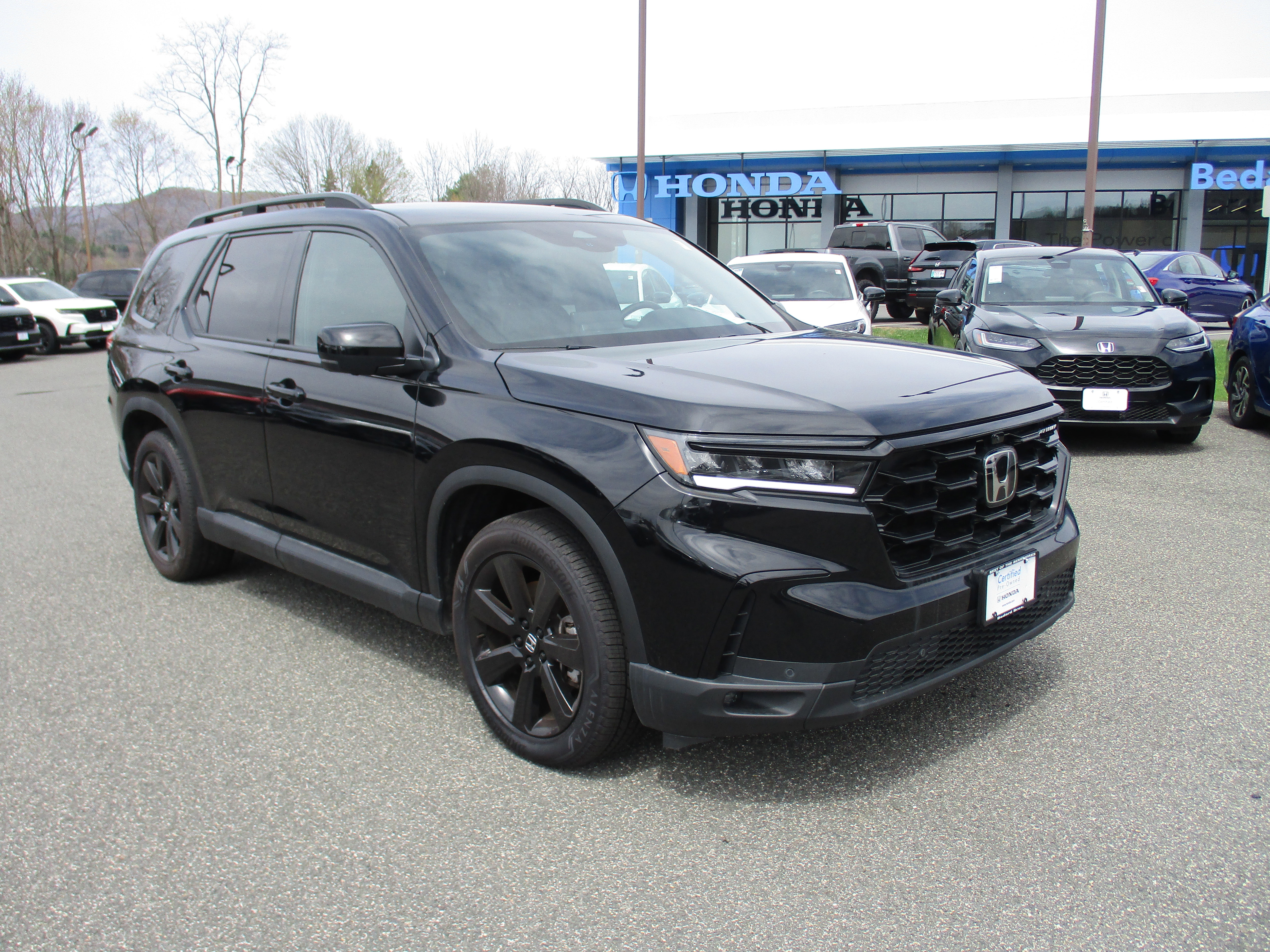 Certified 2025 Honda Pilot Black Edition image 3