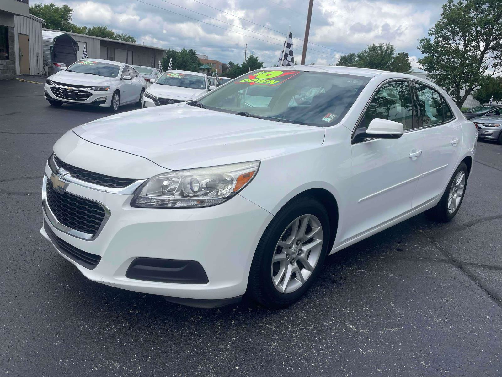 Used 2016 Chevrolet Malibu LT w/ Power Convenience Package FWD image 3