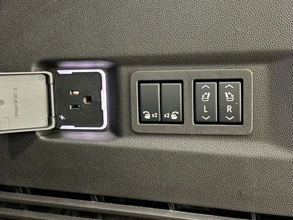 New 2026 GMC Yukon Denali w/ Sun & Power Step Package image 11