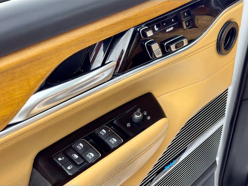 Used 2022 Jeep Grand Wagoneer Series III image 18