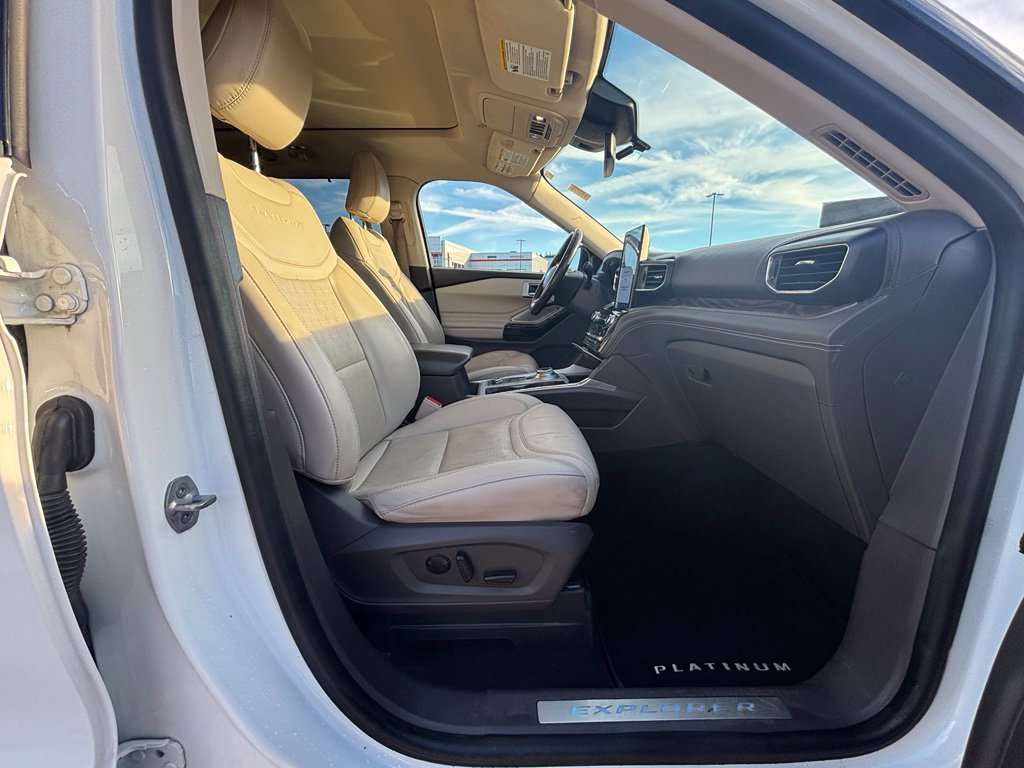 Certified 2022 Ford Explorer Platinum w/ Equipment Group 601A AWD/4WD image 37
