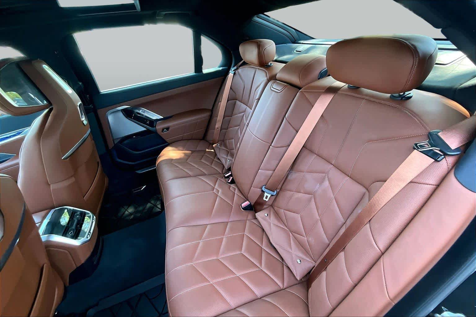 Certified 2024 BMW 760i xDrive AWD/4WD image 21