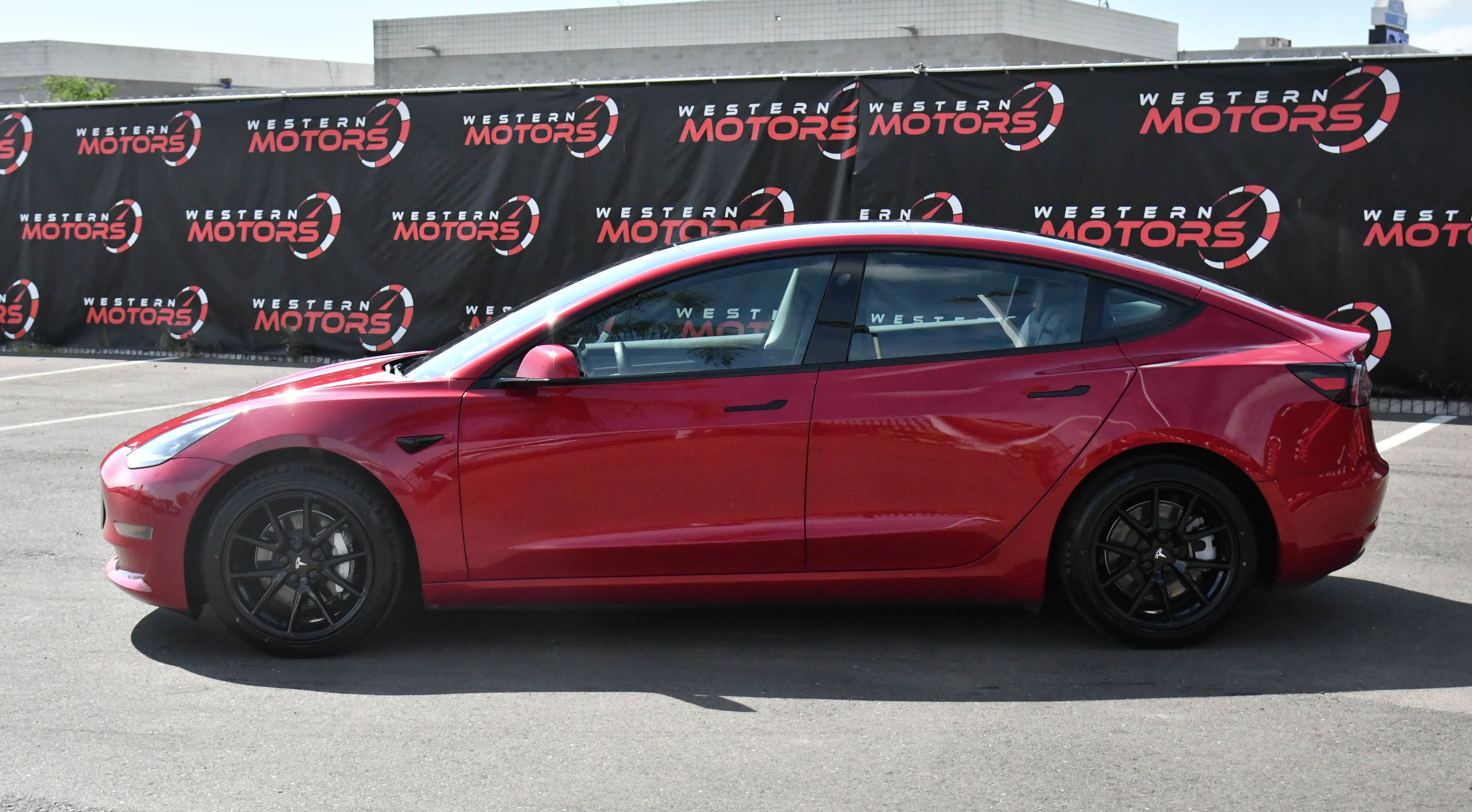 Used 2021 Tesla Model 3 Standard Range Plus image 4