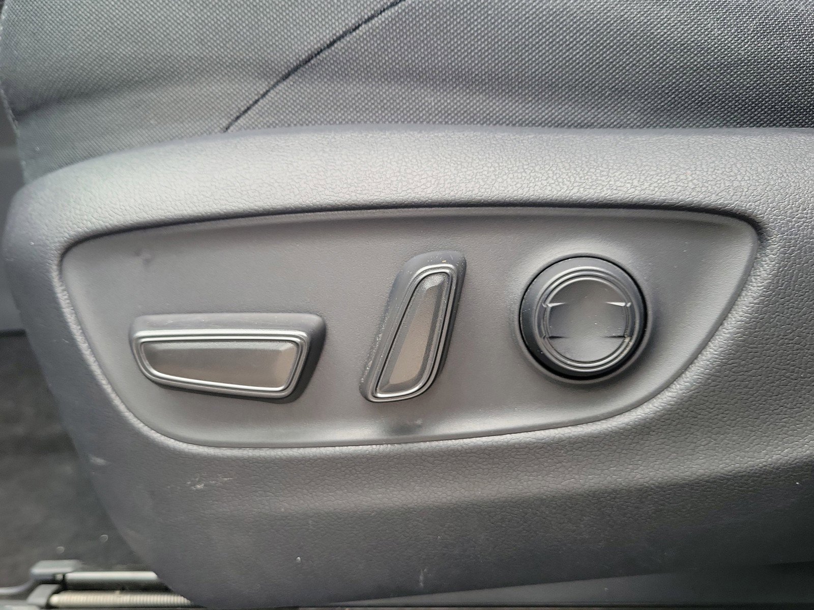 Used 2024 Toyota Venza LE AWD/4WD image 17