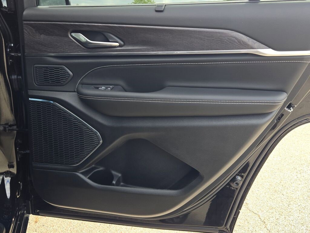 New 2025 Jeep Grand Cherokee L Overland w/ Luxury Tech Group IV image 13