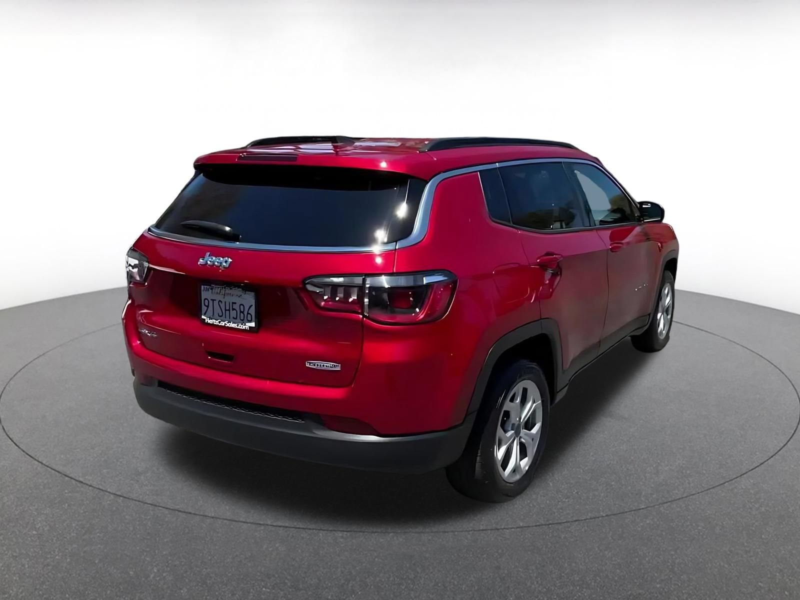 Used 2025 Jeep Compass Latitude AWD/4WD image 14