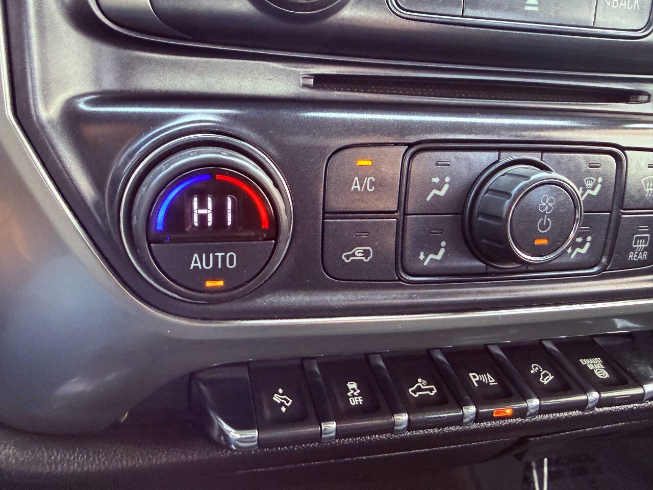 Used 2018 Chevrolet Silverado 2500 LT w/ LT Convenience Package image 47