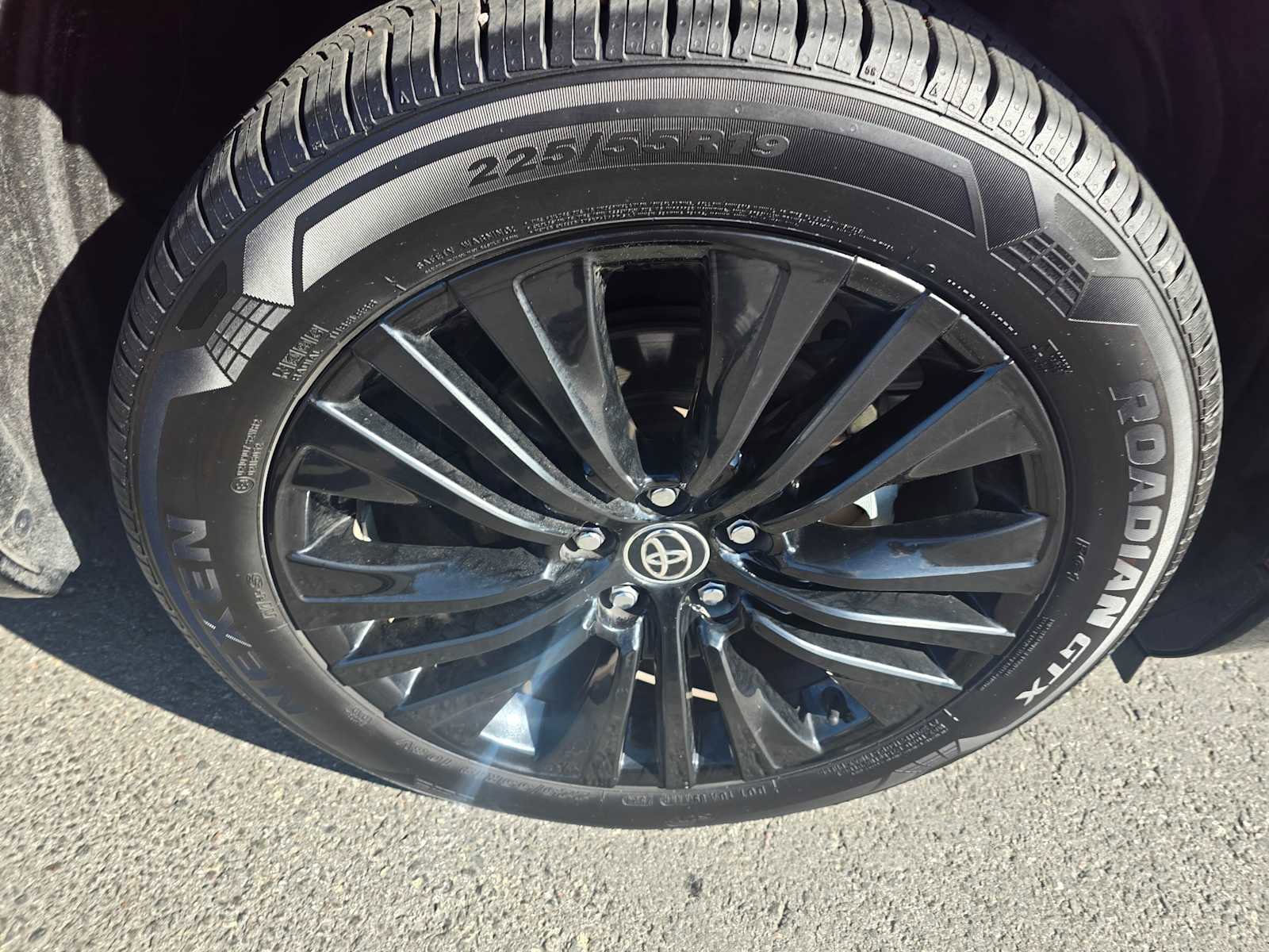 Used 2023 Toyota Venza Nightshade image 9