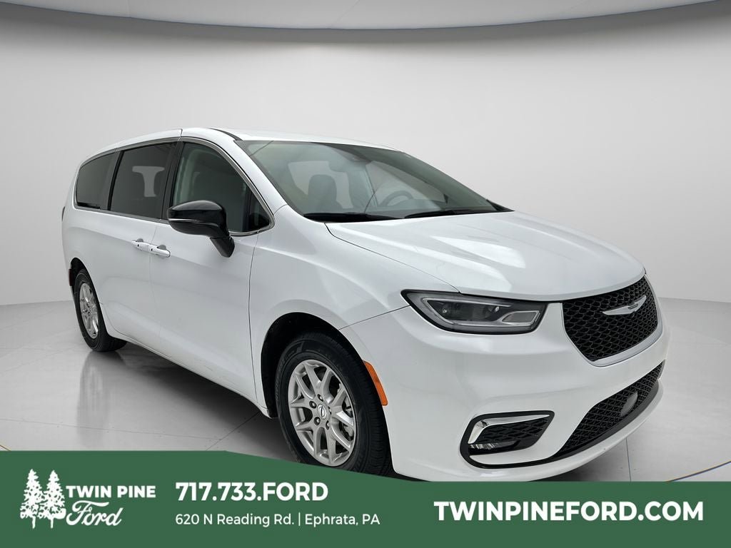 Used 2024 Chrysler Pacifica Touring-L FWD image 1