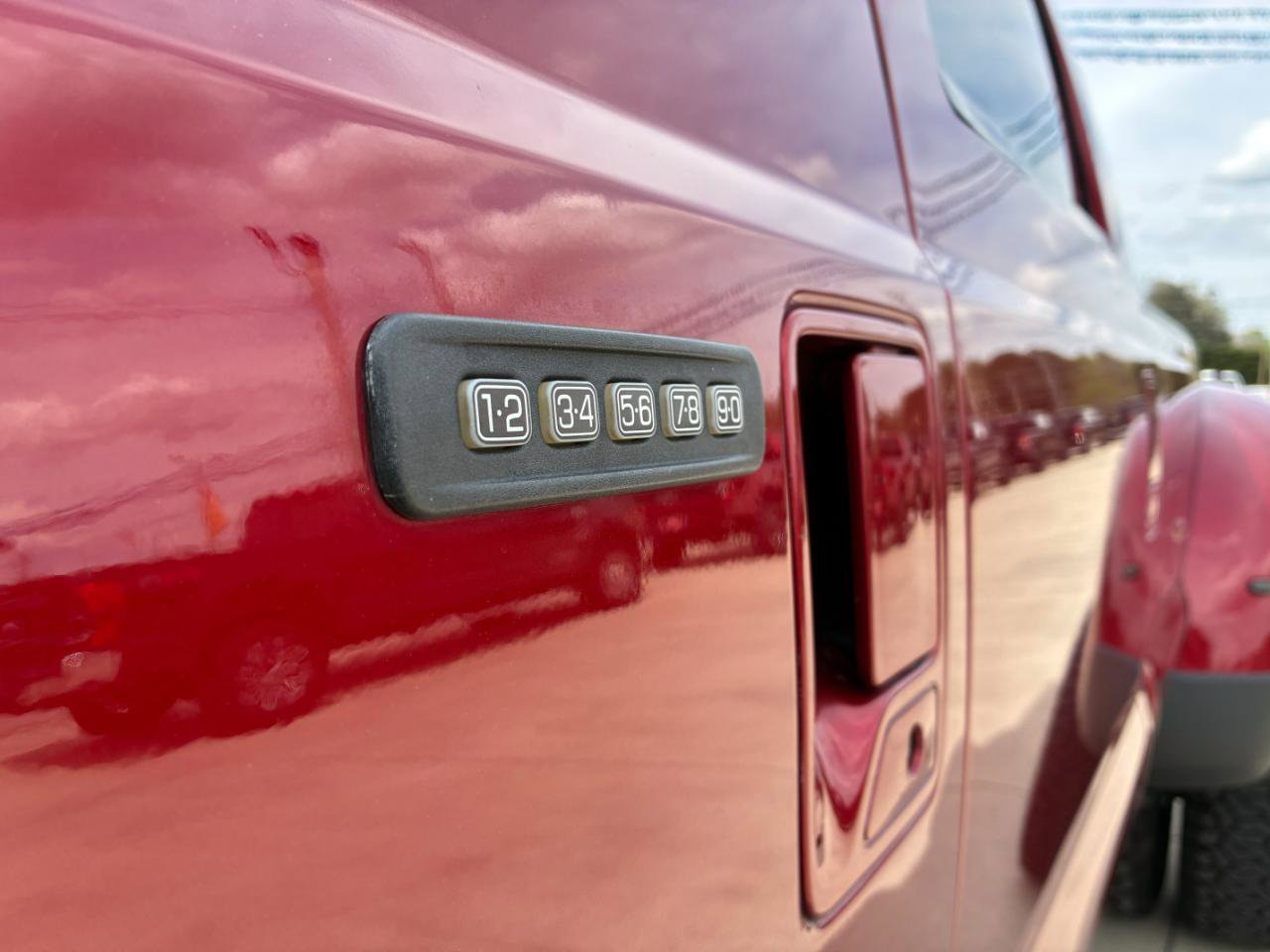 Used 2015 Ford F350 Lariat w/ Lariat Ultimate Package image 9