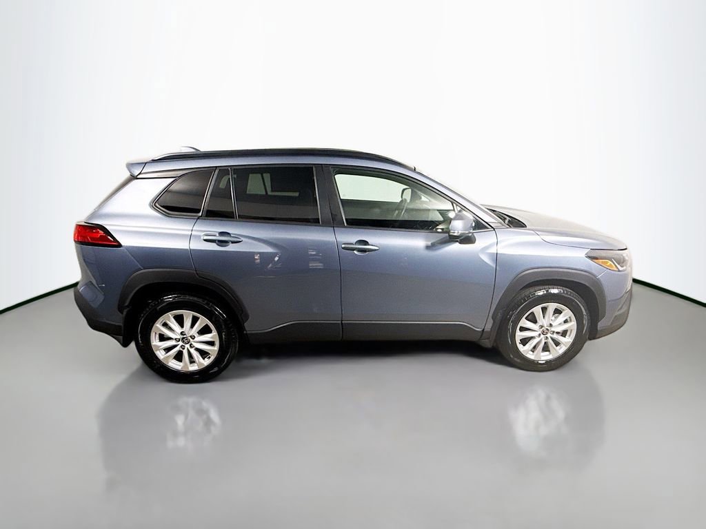 Used 2024 Toyota Corolla Cross LE image 8