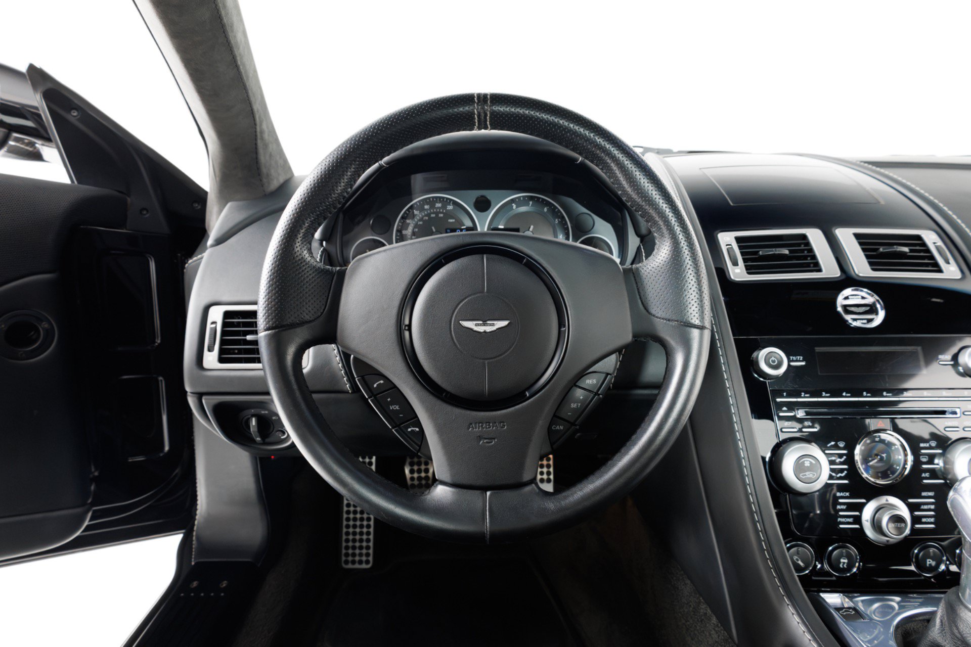 Used 2009 Aston Martin DBS Coupe RWD image 18