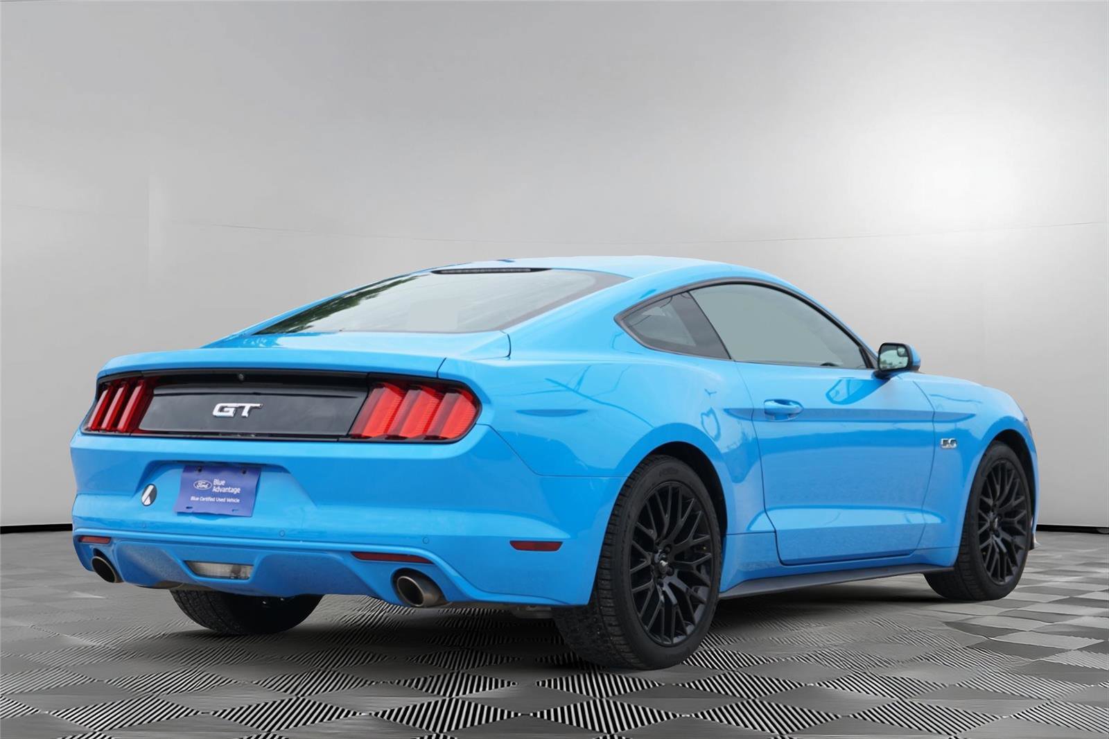 Used 2017 Ford Mustang GT w/ GT Performance Package RWD image 5