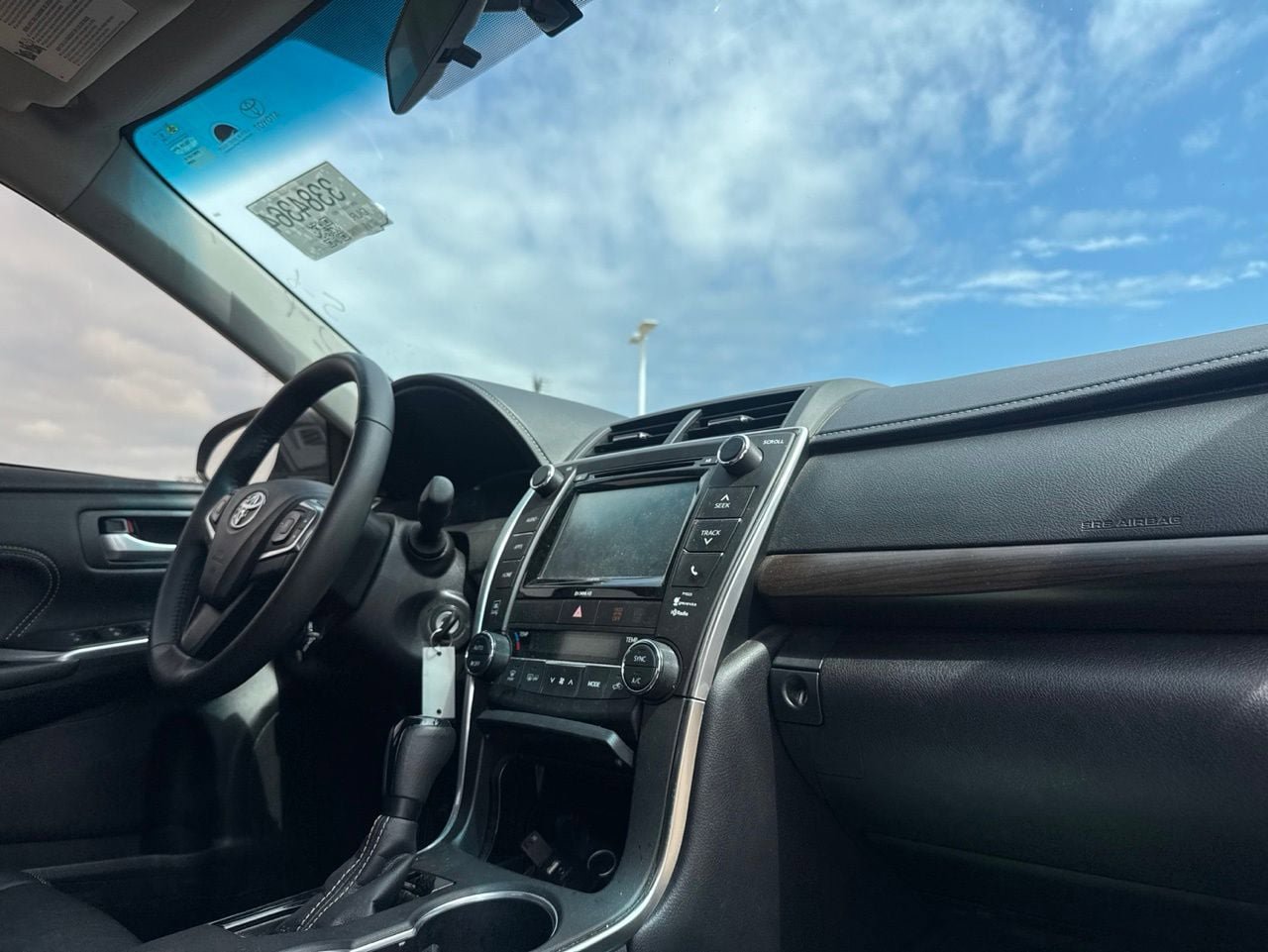 Used 2017 Toyota Camry XLE FWD image 25