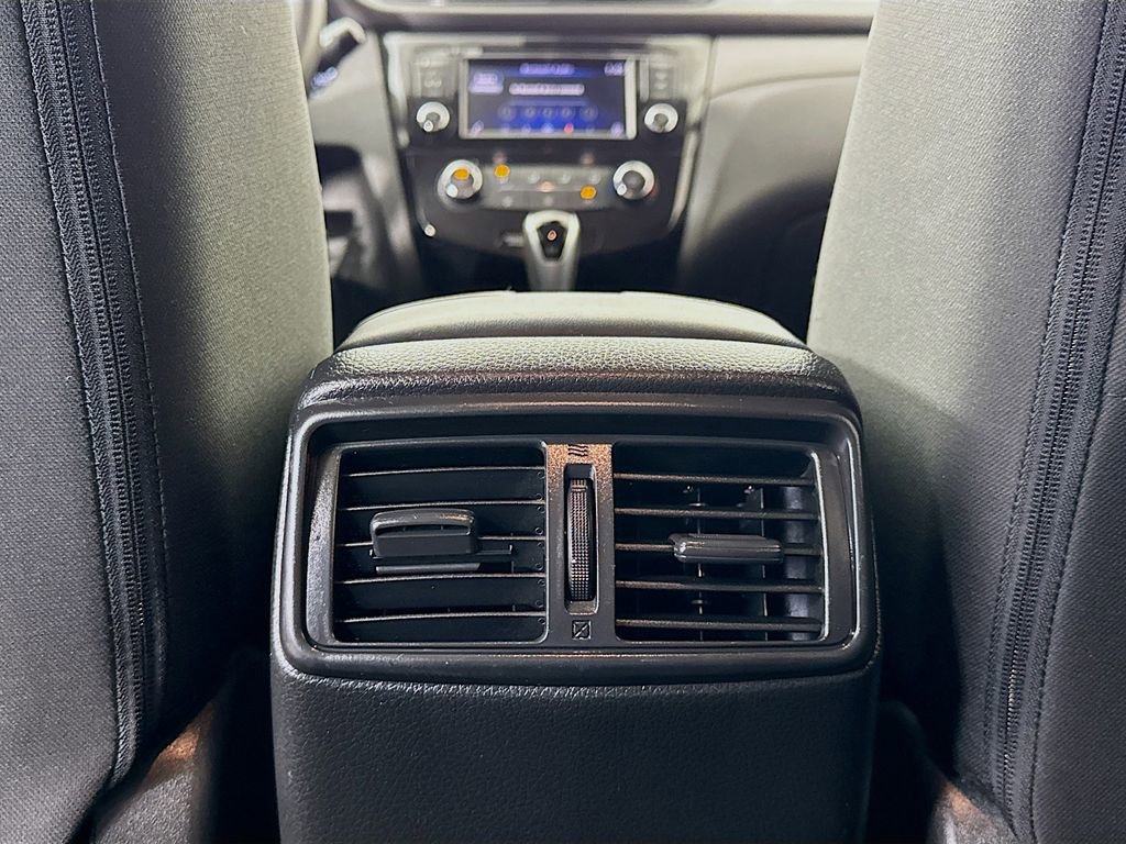 Used 2020 Nissan Rogue Sport S image 30