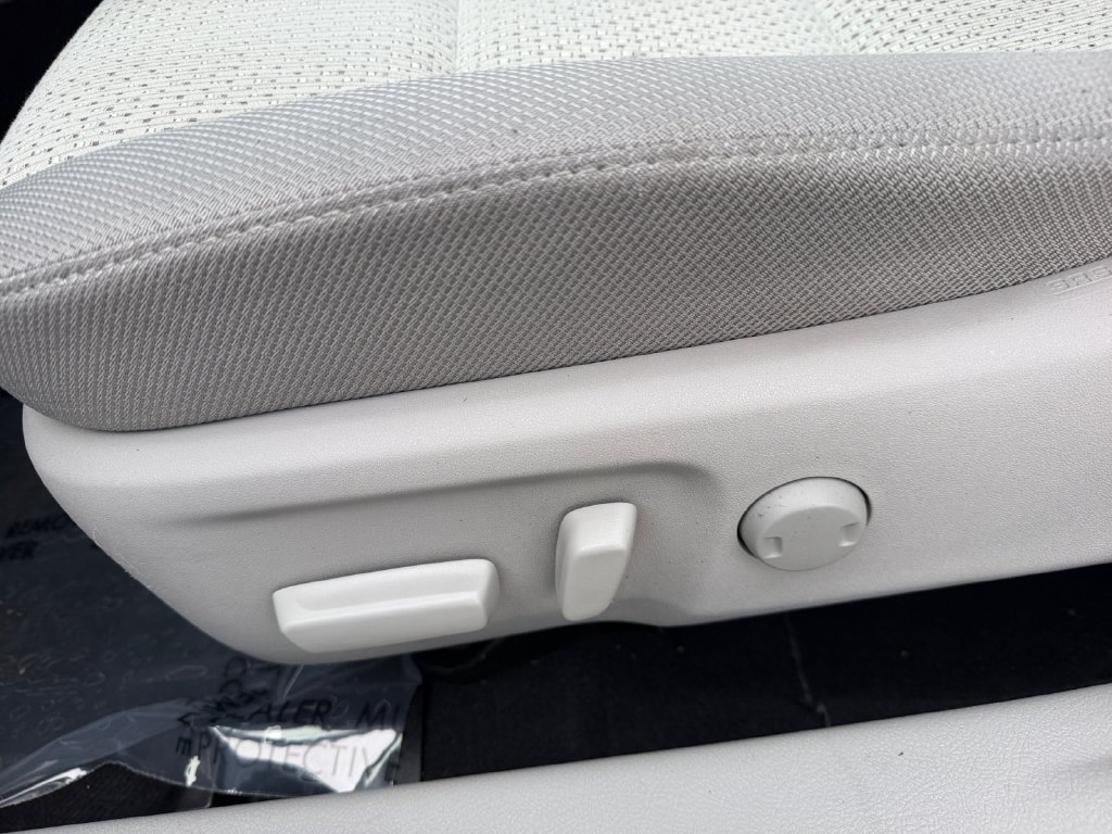 Used 2014 Toyota Camry LE FWD image 15