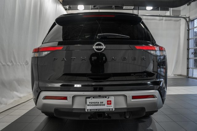 Used 2024 Nissan Pathfinder Platinum w/ Black Appearance Package image 5