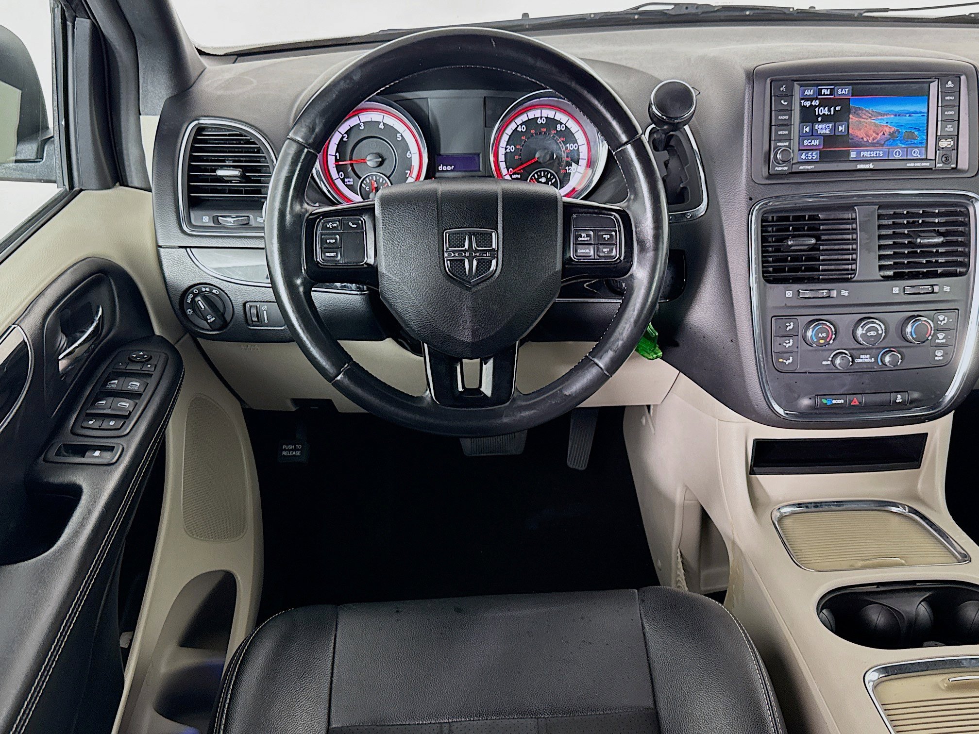 Used 2019 Dodge Grand Caravan SXT image 16