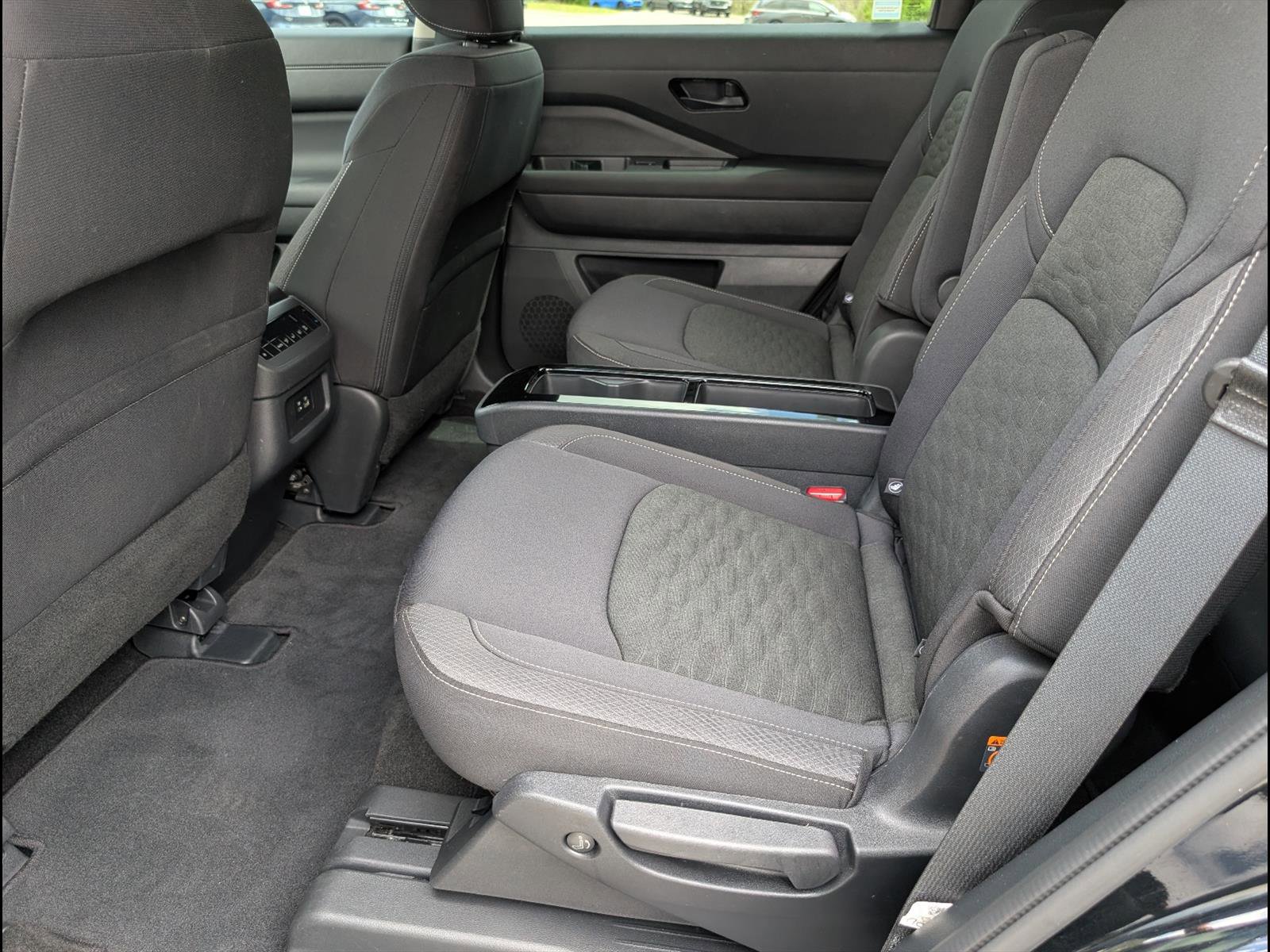 Used 2025 Nissan Pathfinder SV w/ SV Premium Package image 15