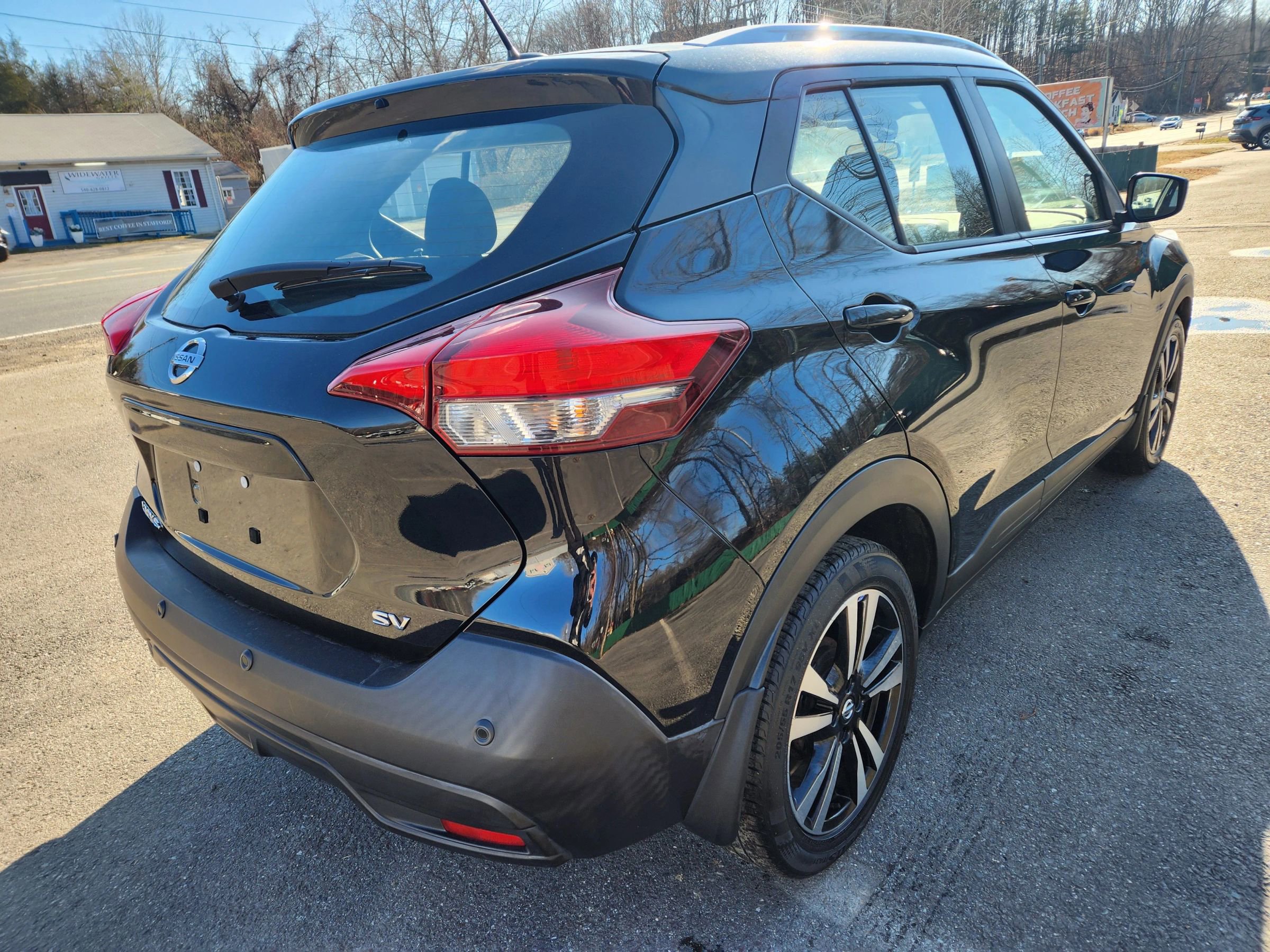 Used 2020 Nissan Kicks SV image 8