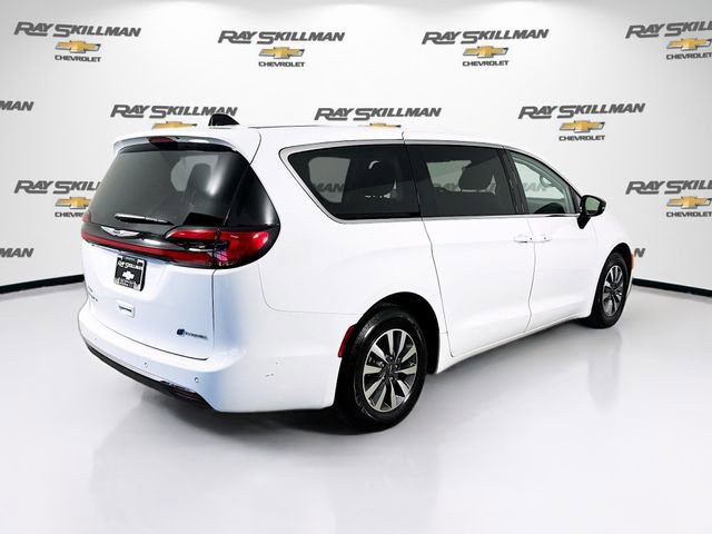 Used 2024 Chrysler Pacifica Select image 7