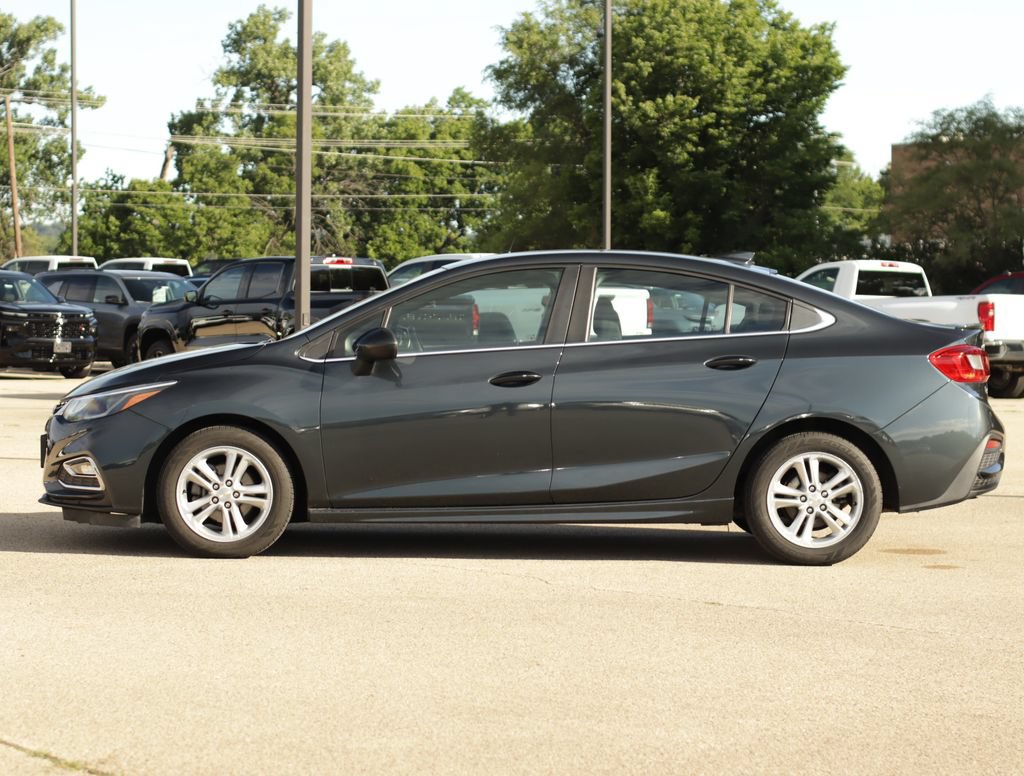 Used 2017 Chevrolet Cruze LT w/ Convenience Package FWD image 4