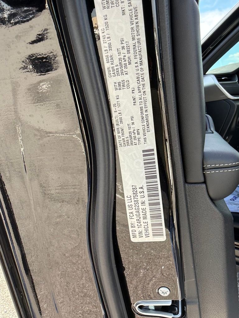 New 2025 Jeep Grand Cherokee Altitude image 29