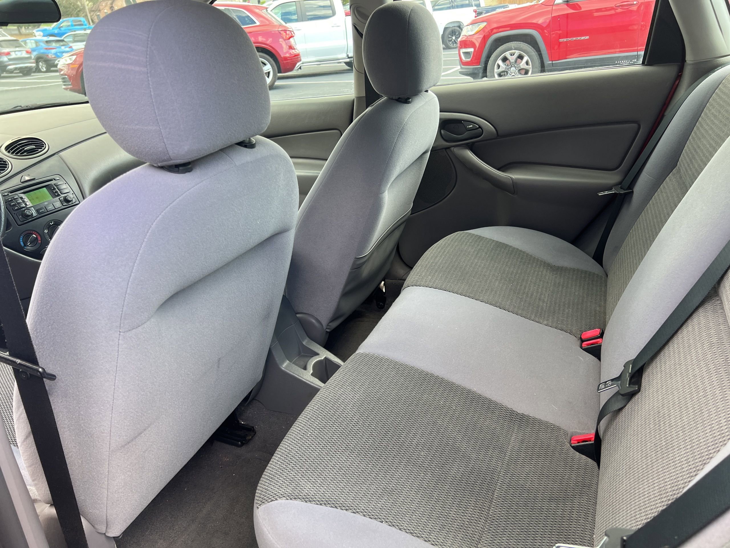 Used 2004 Ford Focus SE FWD image 11