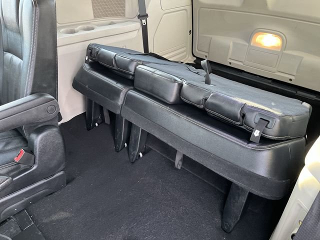 Used 2016 Chrysler Town & Country Touring image 26