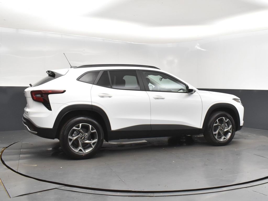 New 2026 Chevrolet Trax LT image 8