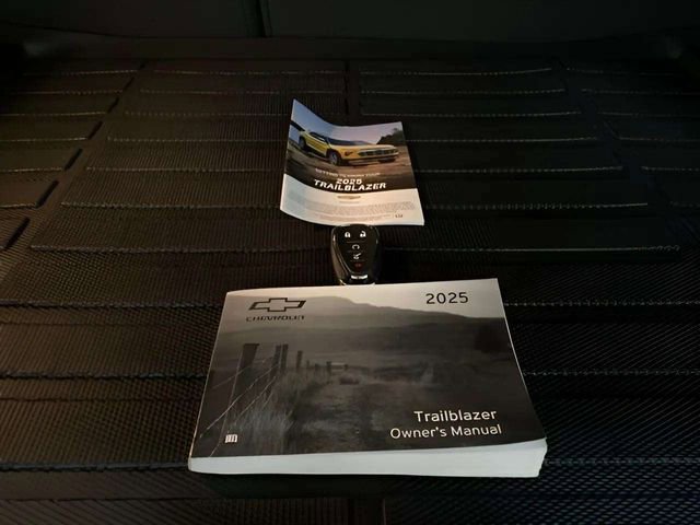 Used 2025 Chevrolet TrailBlazer RS w/ Convenience Package image 91