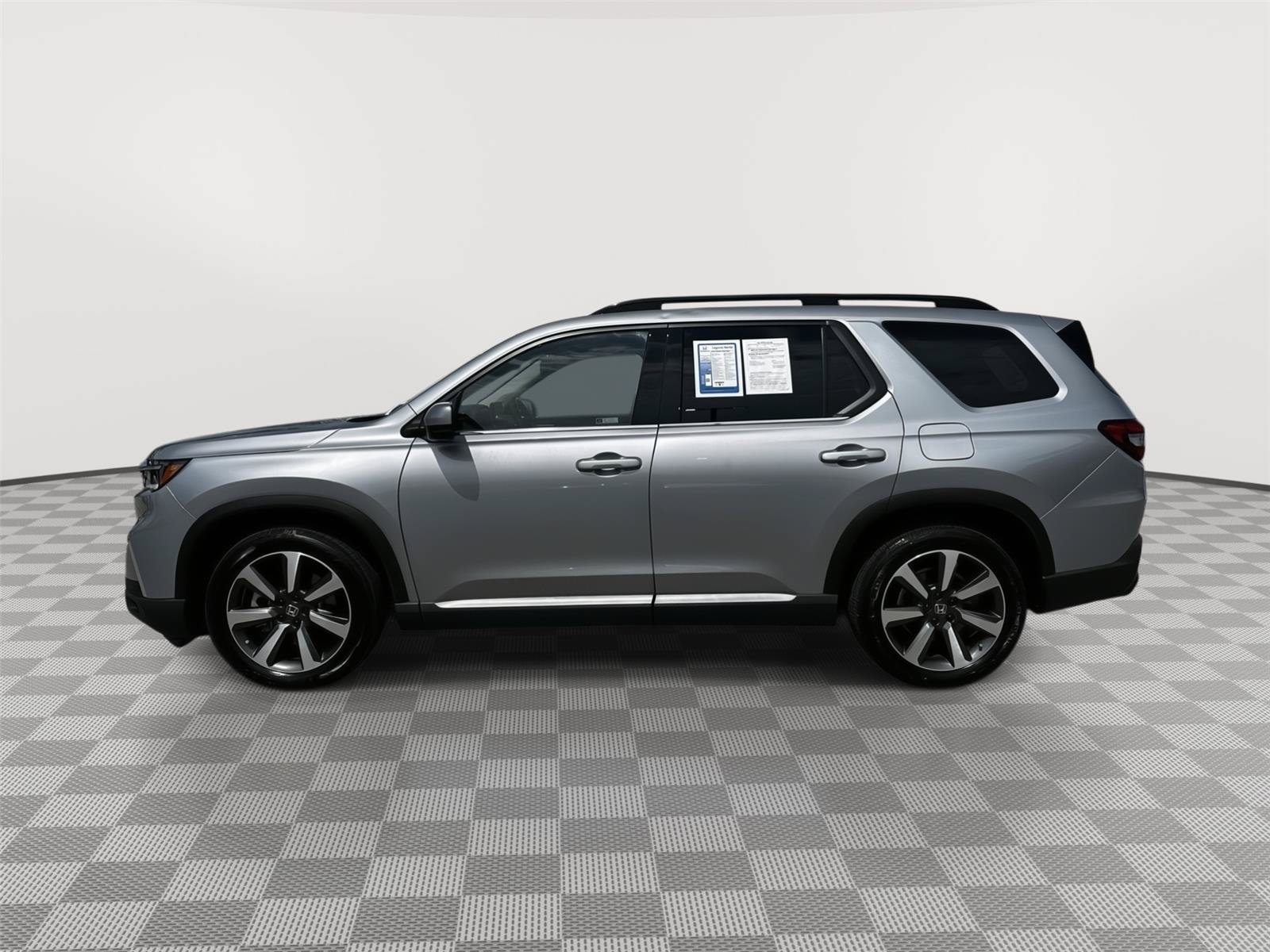 Used 2024 Honda Pilot Elite image 3