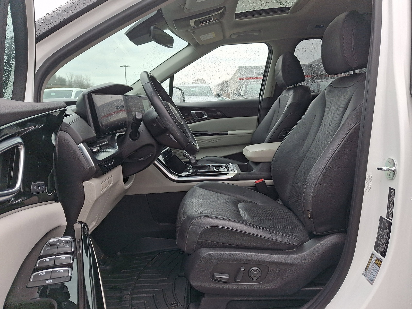 Used 2023 Kia Carnival SX Prestige image 18