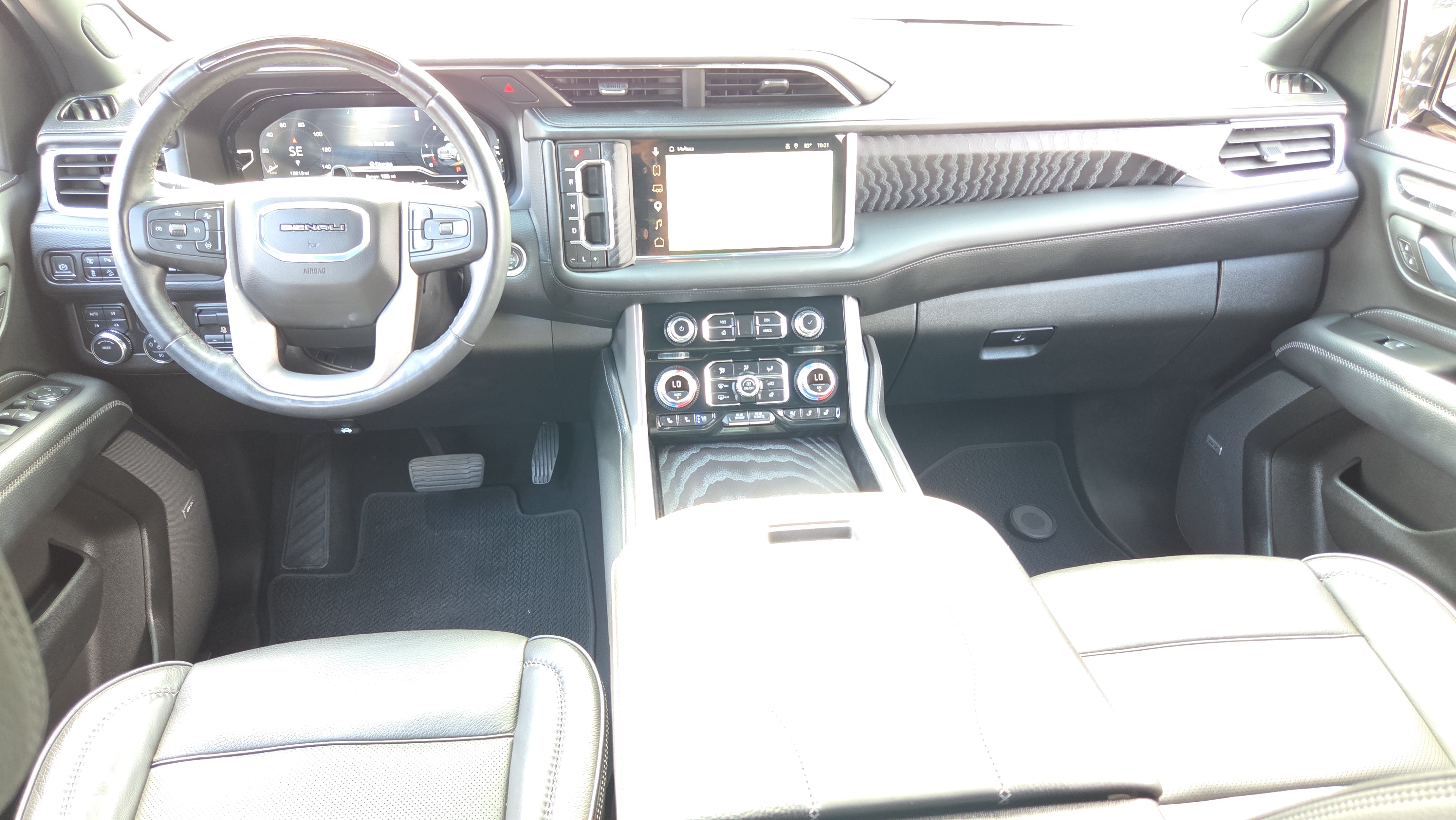 Used 2024 GMC Yukon XL Denali w/ Advanced Technology Package AWD/4WD image 14