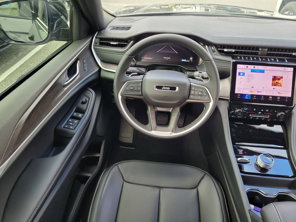 New 2025 Jeep Grand Cherokee L Limited w/ Luxury Tech Group II AWD/4WD image 14