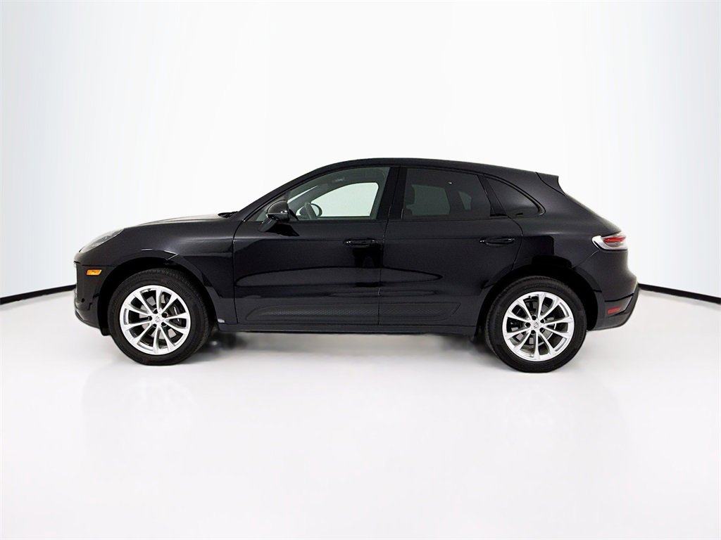 Used 2025 Porsche Macan image 2