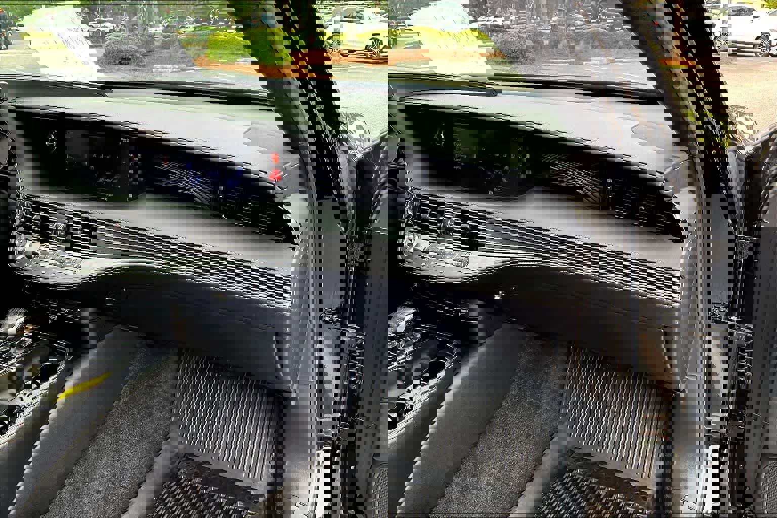 Used 2018 Lexus LS 500 F Sport w/ Accessory Package (Z2) image 19